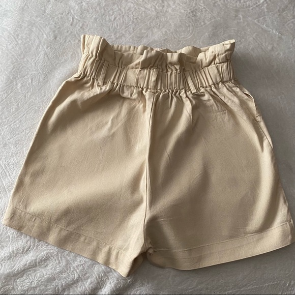 NWT Nasty Gal’s Vera Lucy Cream Khaki High Paper bag Waist Shorts - Picture 10 of 12